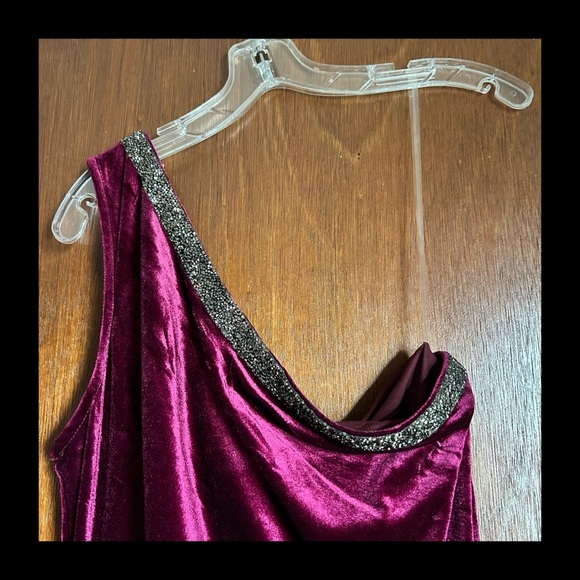 Candalite Velvet One-Shoulder Dress - Picture 3 of 8